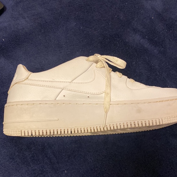 - Girls NIKE cheer shoes - Picture 2 of 10